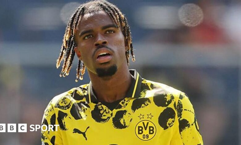 Borussia Dortmund firma Carney Chukwuemeka de Chelsea