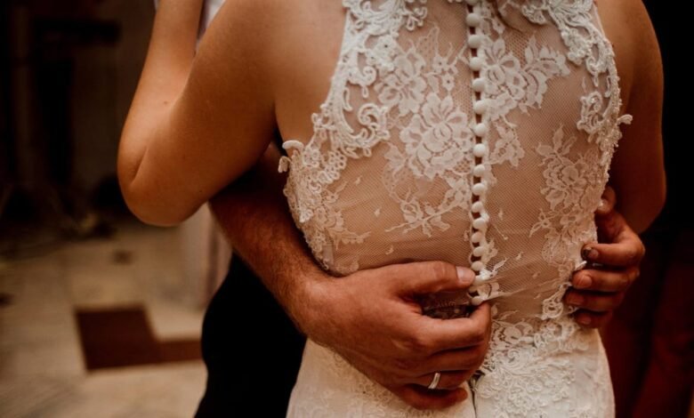 No obtuve un plus-uno, pero ir solo a la boda fue mejor