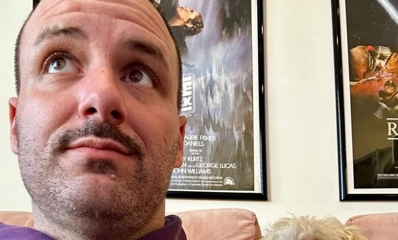 A la edad de 37 años, perdí tecnología y casi sin residencia. Mis padres me acogieron. A la edad de 37 años, perdí tecnología y casi sin residencia. Mis padres me acogieron.