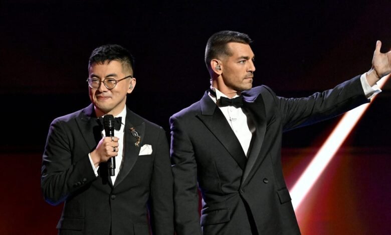 Bowen Yang y Matt Rogers Bowen Yang y Matt Rogers