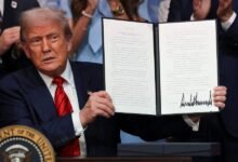 Las nuevas órdenes ejecutivas de Trump prohíben las afirmaciones políticas o el debate ilegal ‘.