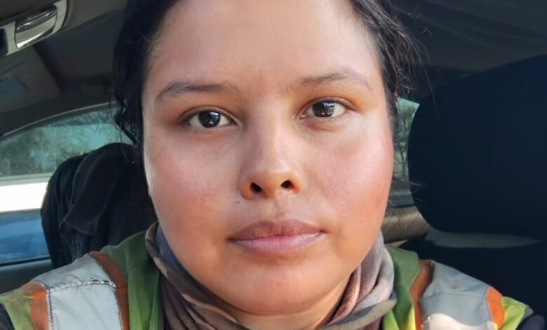 La madre soltera duplicó su pago por hora con aprendizaje de cuello azul