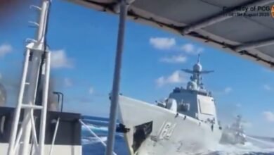 El bote chino se golpeó mientras persigue el bote filipino.