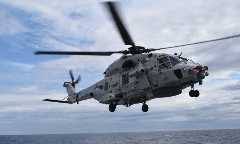 Dentro del helicóptero, los buques de guerra de la OTAN se apoyan en encontrar submarinos rusos Dentro del helicóptero, los buques de guerra de la OTAN se apoyan en encontrar submarinos rusos