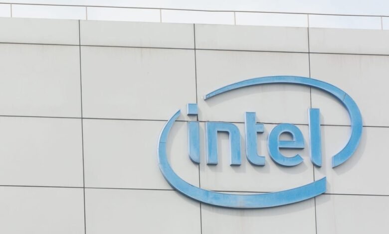 SoftBank está invirtiendo $ 2 mil millones en Intel como parte de AI BET SoftBank está invirtiendo $ 2 mil millones en Intel como parte de AI BET