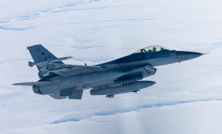 Los F-16 de los Estados Unidos extrajeron espía ruso que se acercó a Aklaka Los F-16 de los Estados Unidos extrajeron espía ruso que se acercó a Aklaka