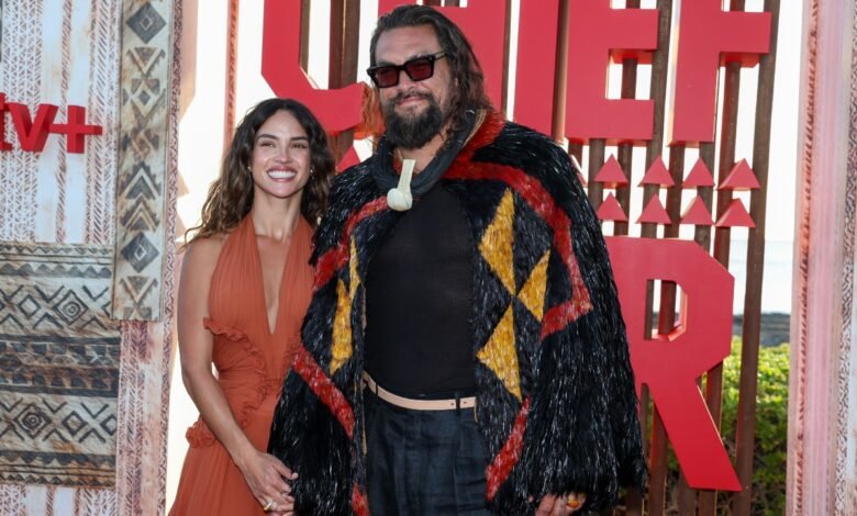 Jason Momoa nos ha dado una buena idea de cómo es la vida con la nueva novia Adria Arjona (y, por supuesto, la conducción de motocicletas) Jason Momoa nos ha dado una buena idea de cómo es la vida con la nueva novia Adria Arjona (y, por supuesto, la conducción de motocicletas)