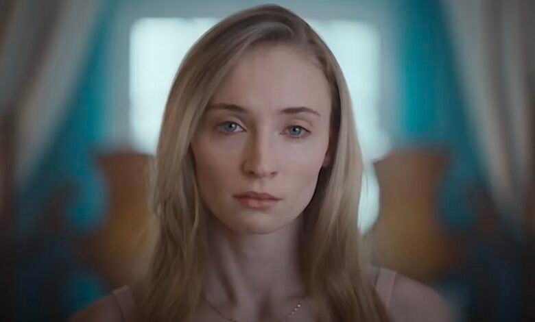 Sophie Turner es un sombrero de cubo de cuero y un aspecto de chica genial que cae, y estoy muy emocionado de ver su próximo paso Sophie Turner es un sombrero de cubo de cuero y un aspecto de chica genial que cae, y estoy muy emocionado de ver su próximo paso