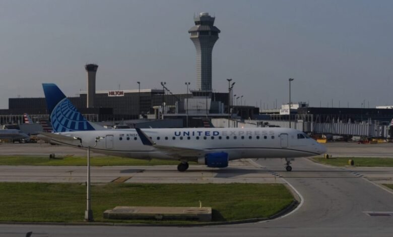United culpa ‘interrupción tecnológica’ por más de 1,000 retrasos en el vuelo