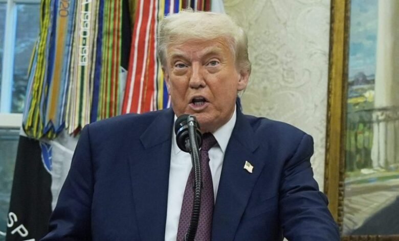 Trump firma una orden ejecutiva dirigida a la debking