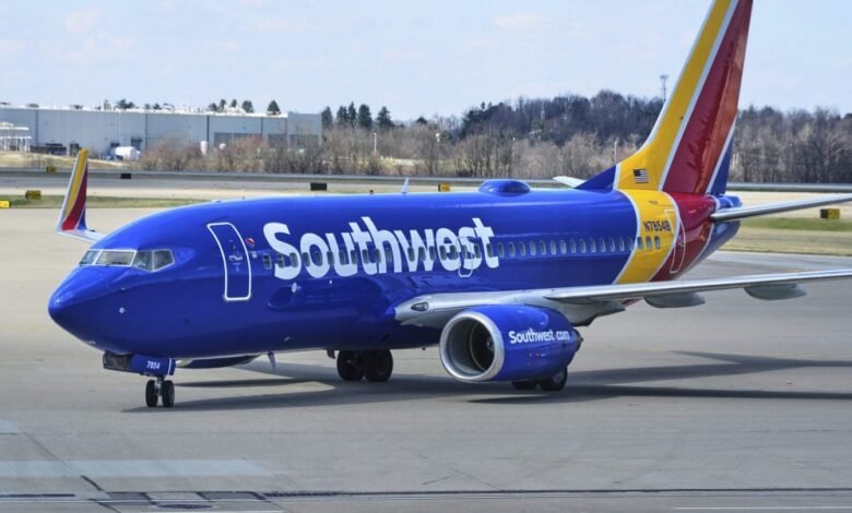 Southwest Airlines está a punto de comenzar a cargar el folleto por asientos especiales si no pueden adaptarse al brazo. Southwest Airlines está a punto de comenzar a cargar el folleto por asientos especiales si no pueden adaptarse al brazo.