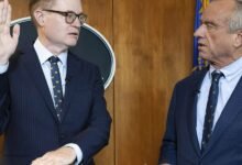 El nuevo jefe de los CDC no tiene entrenamiento en medicina y una vez ayudó a Peter Thiel a desarrollar islas hechas por el hombre flotando fuera del territorio estadounidense