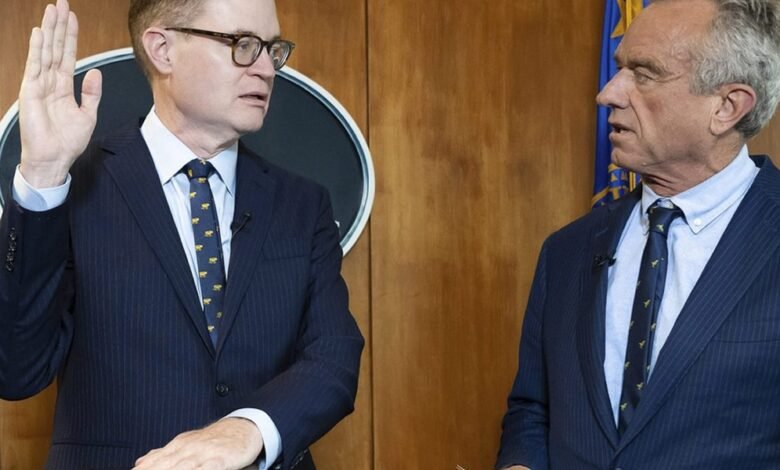 El nuevo jefe de los CDC no tiene entrenamiento en medicina y una vez ayudó a Peter Thiel a desarrollar islas hechas por el hombre flotando fuera del territorio estadounidense El nuevo jefe de los CDC no tiene entrenamiento en medicina y una vez ayudó a Peter Thiel a desarrollar islas hechas por el hombre flotando fuera del territorio estadounidense