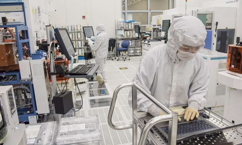 Los materiales aplicados caen después de que los problemas de China pesan en pronóstico
