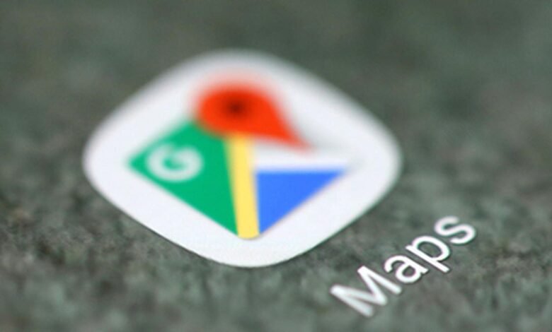 La mujer conduce el auto a zanja mientras usa Google Maps para obtener instrucciones en Navi Mumbai La mujer conduce el auto a zanja mientras usa Google Maps para obtener instrucciones en Navi Mumbai