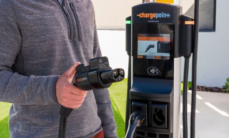Los puertos OMNI de CargoPoint están disponibles como un convertidor establecido mediante la recopilación de cualquier nuevo valor EV, independientemente del tipo de conector. Los puertos OMNI de CargoPoint están disponibles como un convertidor establecido mediante la recopilación de cualquier nuevo valor EV, independientemente del tipo de conector.