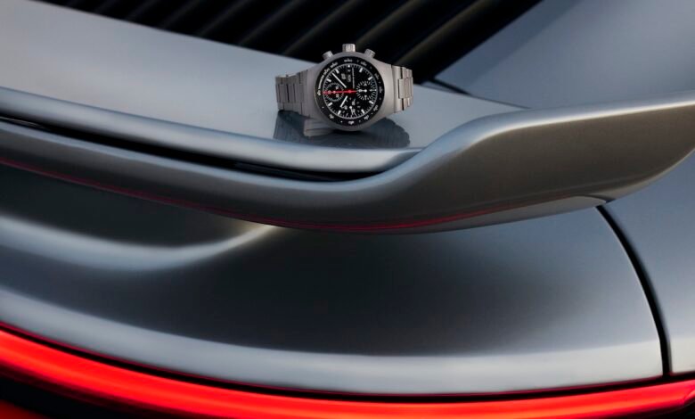 El nuevo cronógrafo de Porsche Design 1 – 1975 Limited Edition proporciona respeto por la innovación de materiales – superficie. El nuevo cronógrafo de Porsche Design 1 – 1975 Limited Edition proporciona respeto por la innovación de materiales – superficie.