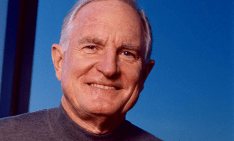 El ex CEO de Intel, Barrett, dice que los clientes deben rescatar a Intel