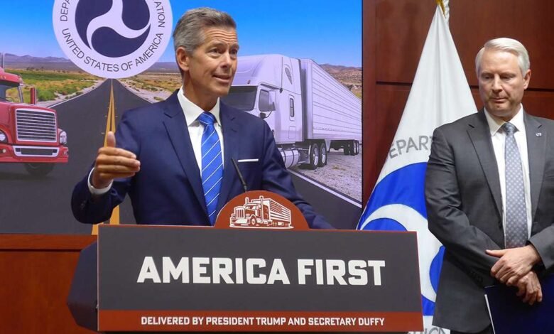 Duffy da 3 estados 30 días para hacer cumplir el mandato en inglés