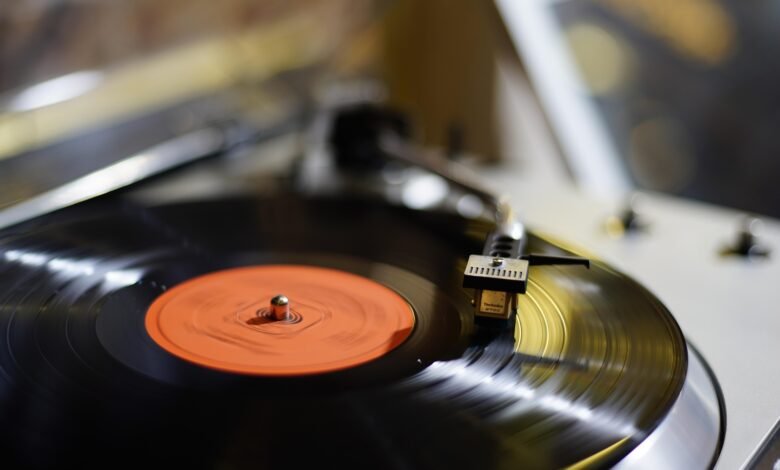 La música de IA está bien hasta que comienza a fingir ser gente real