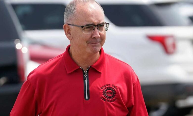 La facción UAW busca derrocar al presidente Shawn Fain La facción UAW busca derrocar al presidente Shawn Fain