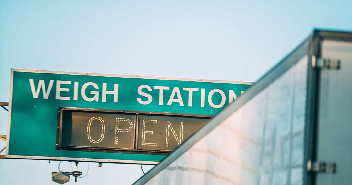 Florida lanza cheques de inmigración en las estaciones de pesas