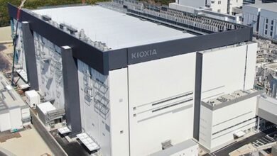 Kioxia desarrolla un prototipo de memoria flash de 5 TB con cuentas encadenadas de margarita que mantienen el ancho de banda y reducen la latencia para las aplicaciones de la computación y la IA móvil.
