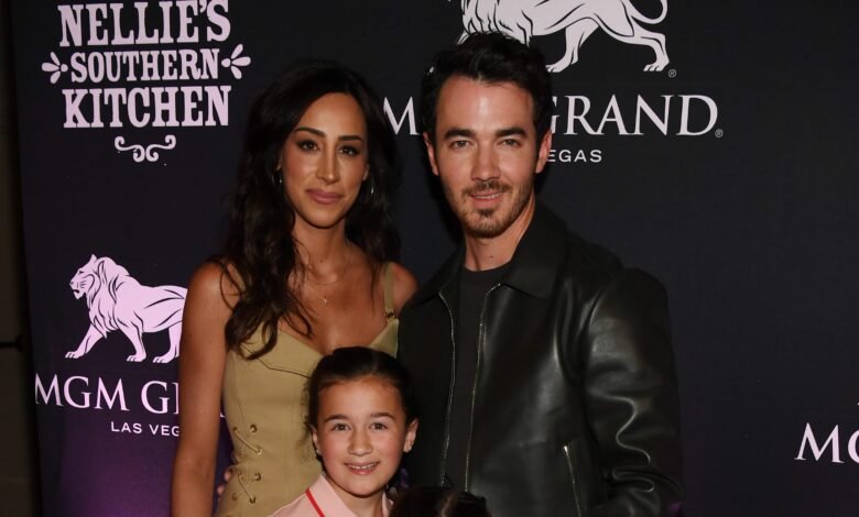 Todo sobre sus 2 hijas con su esposa Daniel Jonas – Hollywood Life Todo sobre sus 2 hijas con su esposa Daniel Jonas – Hollywood Life