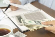 El mercado de la portada blanca está congelada, ahora, el camarero y el barista están viendo el crecimiento de los salarios que son más grandes que los trabajadores del escritorio.