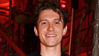 Tom Holland dice que llevaba el pez de su abuela para la guerra de los labios.