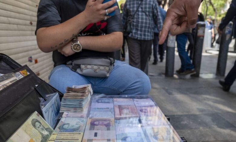 La moneda de Irán se ha convertido tanto en valor que Teherán planea cortar cuatro ceros del rial La moneda de Irán se ha convertido tanto en valor que Teherán planea cortar cuatro ceros del rial