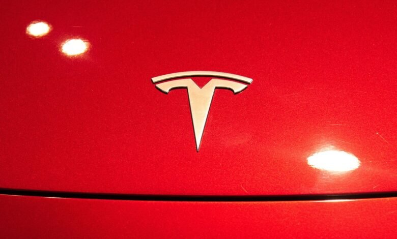 Tesla parcialmente responsable en el juicio del piloto automático de Florida, el jurado otorga daños punitivos de $ 200 millones Tesla parcialmente responsable en el juicio del piloto automático de Florida, el jurado otorga daños punitivos de $ 200 millones