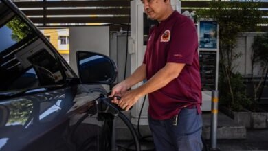En China, ahora los EV es más barato que los autos de gas. En los Estados Unidos, Big Three aún no ha cerrado la prima de seguro, es decir, $ 14,000 por vehículo.