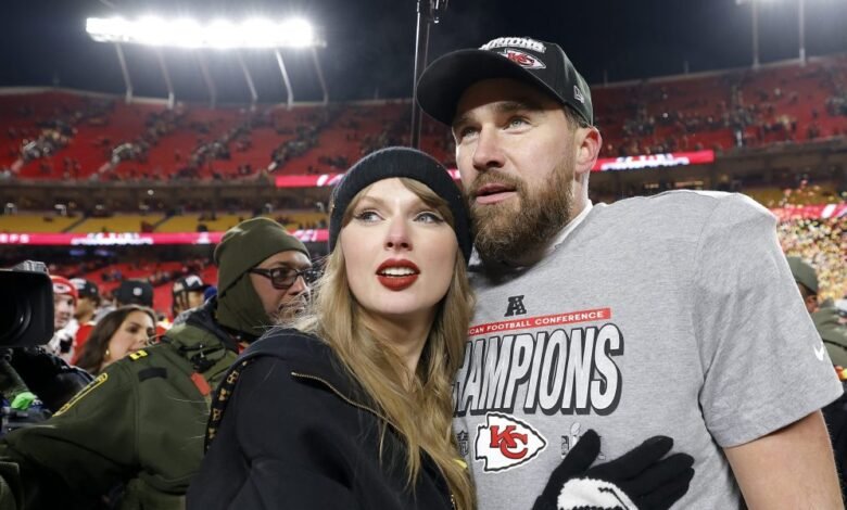 ‘Love Story’ para el mercado: Travis Kelce, lanzó la colección American Eagle inmediatamente después de la participación de Taylor Swift.