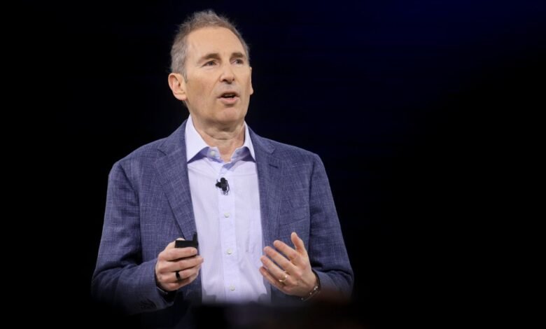 El CEO de Amazon quiere poner anuncios en sus conversaciones Alexa+