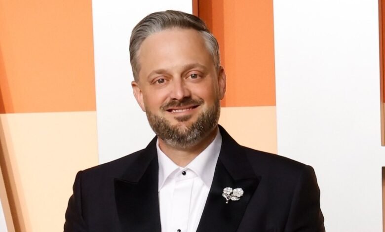 ¿Quién es Nat Bergatz? Conoce al actor de comedia y al anfitrión de 2025 EMIS