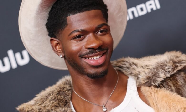 LIL NAS X Batería y resistencia acusada con 4 delitos, incluido el envío LIL NAS X Batería y resistencia acusada con 4 delitos, incluido el envío