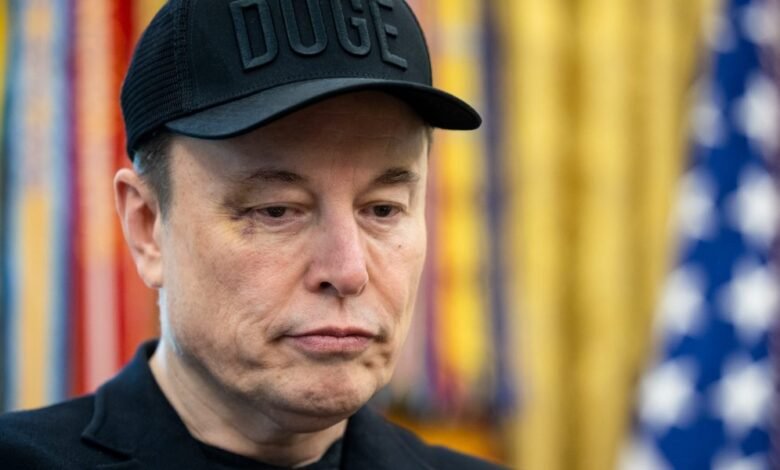 El mal rendimiento de Tesla hace que la riqueza de Elon Musk disminuya en 80 mil millones de dólares.