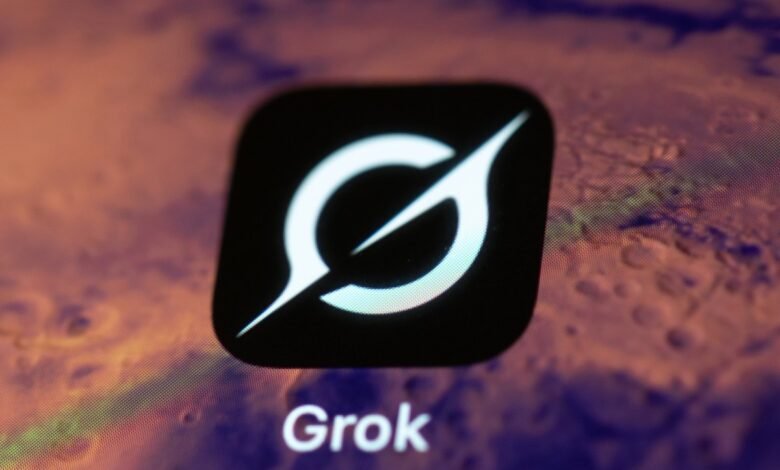 Elon Musk dice que X planea introducir anuncios en las respuestas de Grok