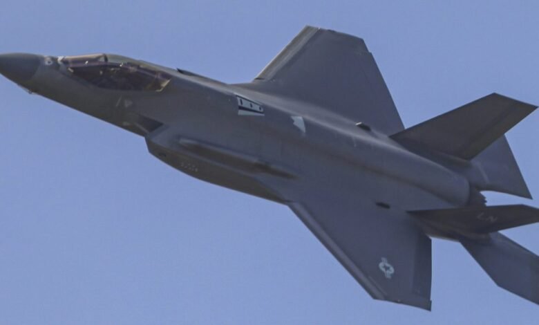 El F-35 de Estados Unidos es sigiloso en combate, pero ilumina el radar en la guerra comercial de Trump