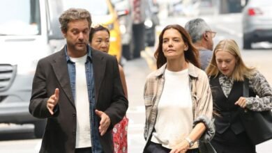 El baile de Katie Holmes y Joshua Jackson, abrazos en Happy Hours Set