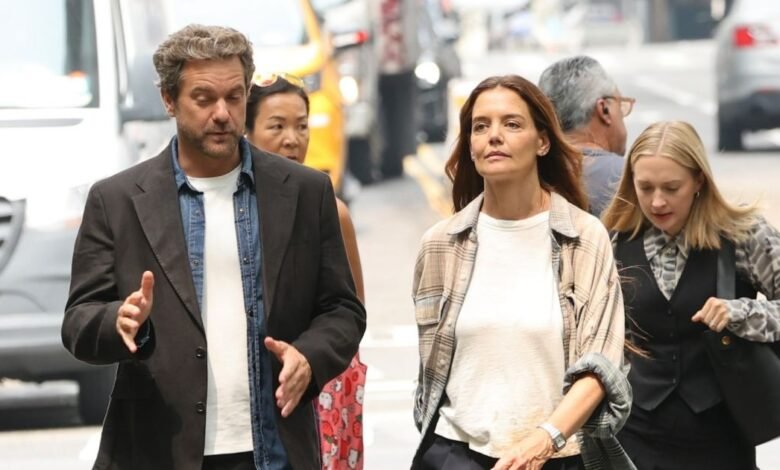 El baile de Katie Holmes y Joshua Jackson, abrazos en Happy Hours Set El baile de Katie Holmes y Joshua Jackson, abrazos en Happy Hours Set