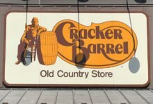 La falla del logotipo de Cracker Barrel muestra lo difícil que es hacer que las cosas se actualicen sin un cliente leal molesto.