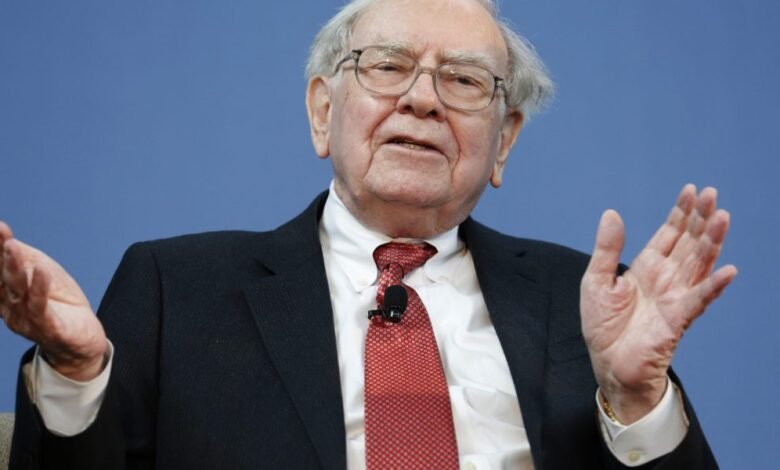 Berkshire Hathaway de Warren Buffett vendió acciones y no obtuvo gangas incluso cuando los mercados se derrumbaron después del ‘Día de la Liberación’