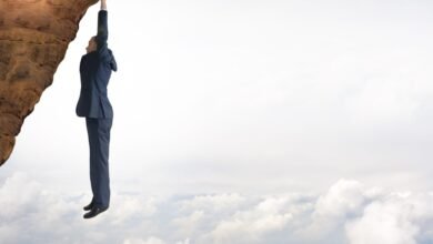 El principal economista advierte que Estados Unidos está “en el precipicio de la recesión”, y será difícil para la Fedo el rescate