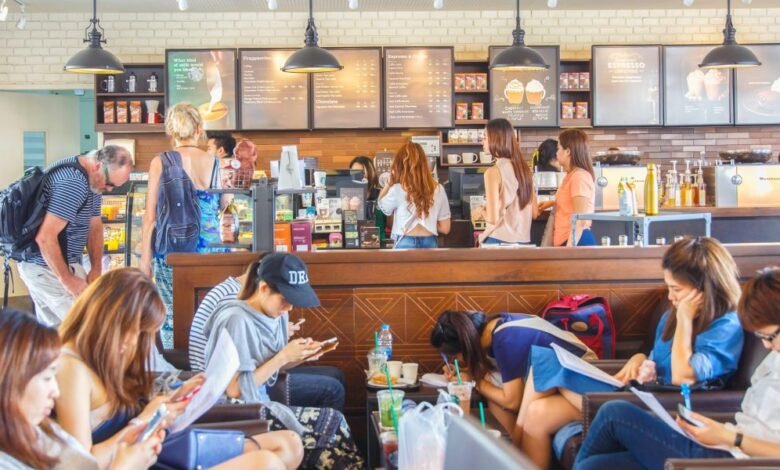 Starbucks pide a los clientes en Corea del Sur que dejen de traer impresoras y computadoras de escritorio a las tiendas a medida que los trabajadores transforman los cafés en oficinas remotas Starbucks pide a los clientes en Corea del Sur que dejen de traer impresoras y computadoras de escritorio a las tiendas a medida que los trabajadores transforman los cafés en oficinas remotas