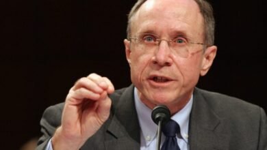 Ex supervisor del trabajo de Trump, negándose a dispararle al sucesor.
