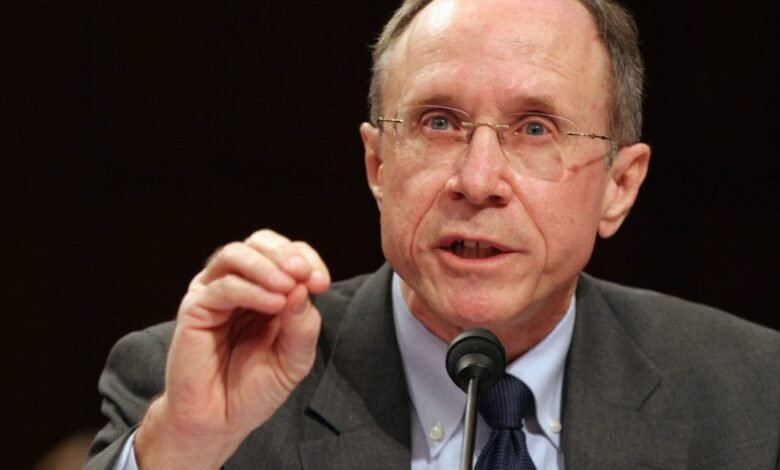 Ex supervisor del trabajo de Trump, negándose a dispararle al sucesor. Ex supervisor del trabajo de Trump, negándose a dispararle al sucesor.