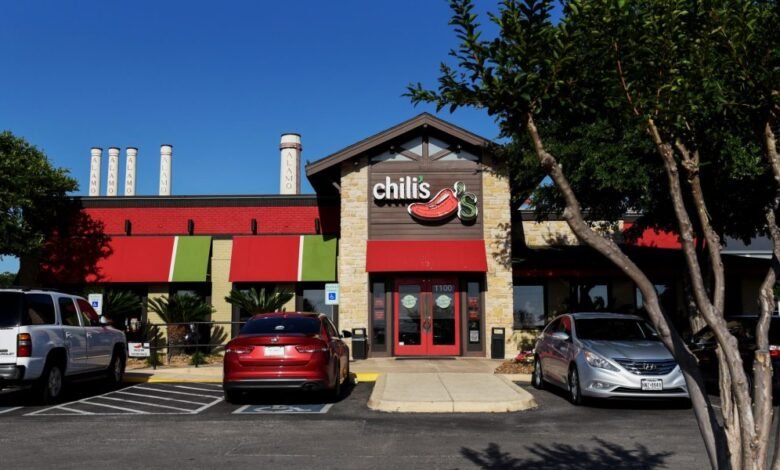 Cómo la fábrica de chili y tarta de queso desafía la penumbra del consumidor y vence a McDonald’s y Chipotle en su propio juego