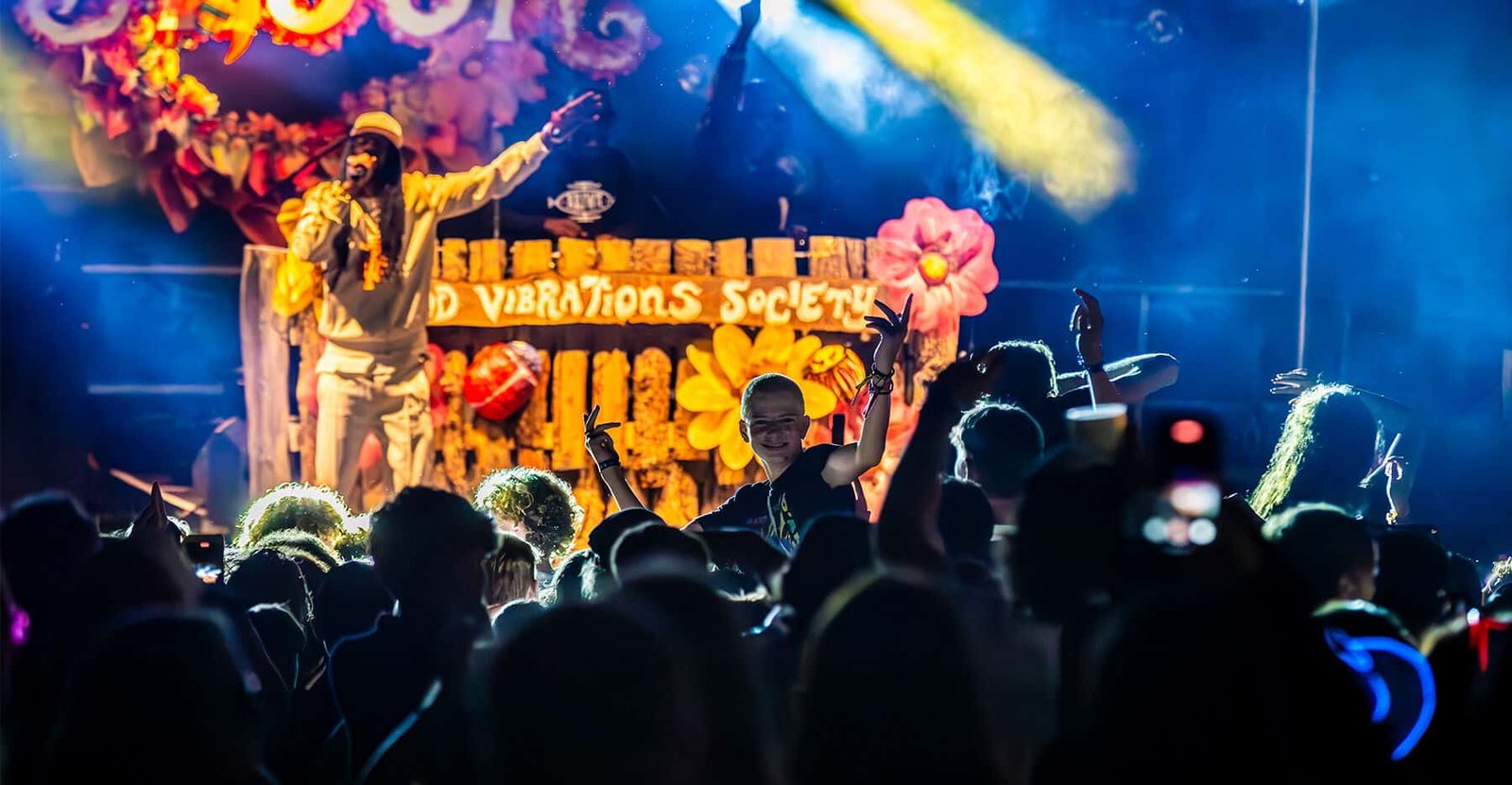 Comidas principales del festival de la buena sociedad de vibración